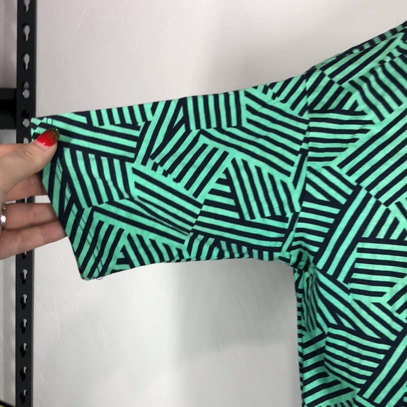 NWT LuLaRoe Irma green and blue geometric print top size xs - Picture 4 of 11